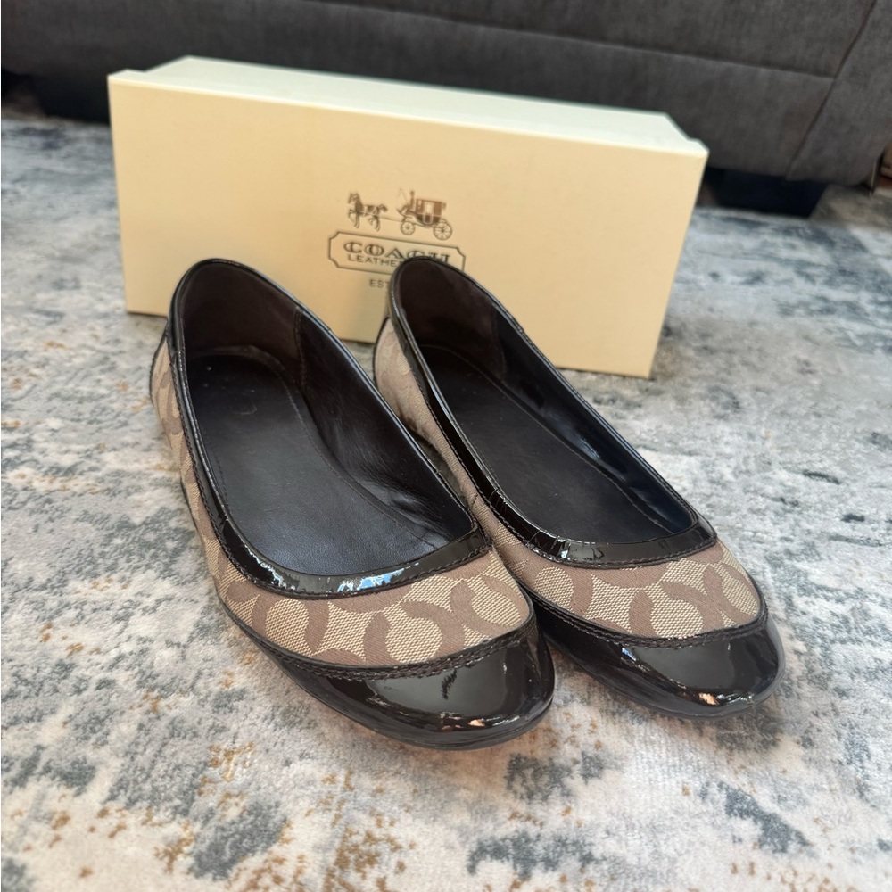 Coach Women's Black and Tan Loafers